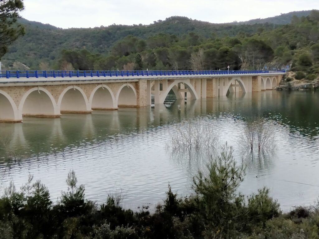 Viaducto de entrepenas renovado El Molino de Alocén